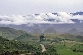 Kho ảnh khổng lồ về VN 1991-1993: Đường đến Sapa