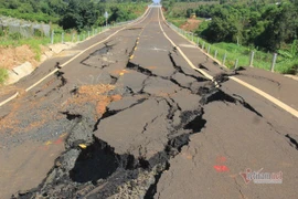 Gia Lai: Đường tránh 250 tỷ đồng sụt lún, nứt toác