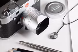 Ngắm phụ kiện thời trang quái lạ, giá cực chát của Leica