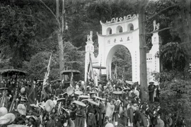 Hình độc về lễ hội đền Hùng một thế kỷ trước