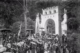 Hình độc về lễ hội đền Hùng một thế kỷ trước