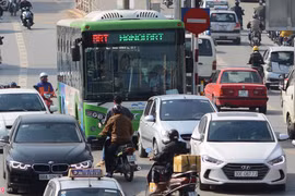 Này anh đẹp trai, sao anh nỡ đi vào làn xe buýt nhanh?