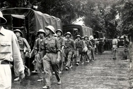 Ảnh vô giá: Giây phút chuyển giao quyền lực ở Hà Nội ngày 10/10/1954