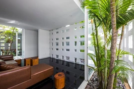 Căn nhà hướng Tây mát rượi, tràn đầy màu xanh ở Nha Trang