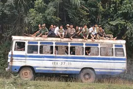 Kho ảnh khổng lồ về VN 1991-1993: Đường đến Lạng Sơn