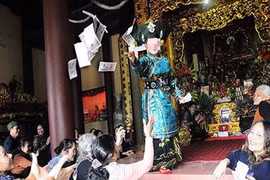 “Đồng cô, bóng cậu” và những màn kịch lừa đảo