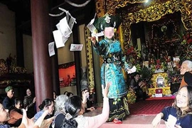 “Đồng cô, bóng cậu” và những màn kịch lừa đảo