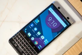 Ảnh thực tế bản mẫu BlackBerry Mercury với bàn phím QWERTY