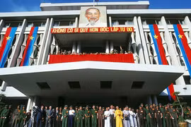 Ảnh độc: Đại lễ mừng chiến thắng ở Sài Gòn 1975 (1)