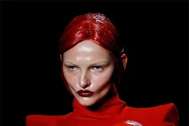 Bộ sưu tập thời trang máu me của NTK Trung Quốc