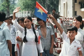 Ảnh độc: Đại lễ mừng chiến thắng ở Sài Gòn 1975 (2) 