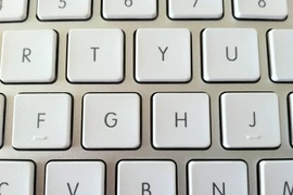 Vì sao phím F và J trên bàn phím máy tính lại có đường lằn ngang?