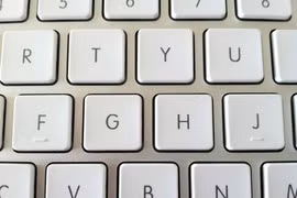Vì sao phím F và J trên bàn phím máy tính lại có đường lằn ngang?