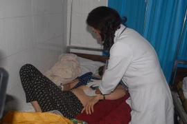 Cô gái tử vong vì ngộ độc sau khi ăn bánh mì 