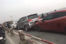 7 ô tô tông liên hoàn trên cầu Thanh Trì, Hà Nội