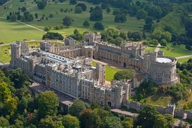 Khám phá lâu đài lớn nhất thế giới còn có người ở