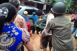 Cụ ông 81 tuổi bị lũ cuốn trôi vào cống