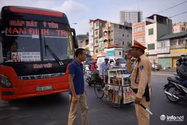 Dân vẫn vô tư nhậu bất chấp CSGT ra quân tổng kiểm soát phương tiện