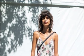 Váy dài và sneaker chưa có dấu hiệu hạ nhiệt trong hè 2019