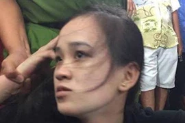 Bắt quả tang nữ quái 9X xinh đẹp giật dây chuyền