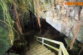 Tận mục loạt hang động đẹp như tiên cảnh ở Hà Nam