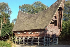 Ngắm “nhà sàn Việt cổ” của tộc người Batak Toba ở Indonesia