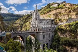 Tận mục kỳ quan thánh đường trên vách núi ở Colombia 