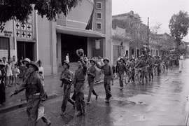 Ảnh hiếm của Life: HN tưng bừng sau chiến thắng Điện Biên 