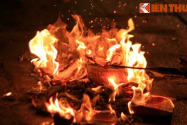 Đốt vàng mã cho người âm: Đúng hay sai theo đạo Phật?