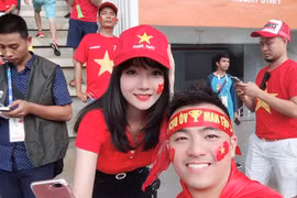 Vẻ nóng bỏng của nữ cổ động viên Việt được báo Hàn săn lùng 