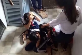 Xôn xao clip 3 nữ sinh lớp 7 bị đánh dã man, kêu gào thảm thiết