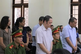 Nói lời sau cùng, bị cáo Nguyễn Thanh Hoài xin lại gia phả dòng họ cho con xem