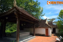 Cận cảnh khu lăng mộ của vua Mai Hắc Đế 