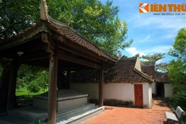 Cận cảnh khu lăng mộ của vua Mai Hắc Đế 