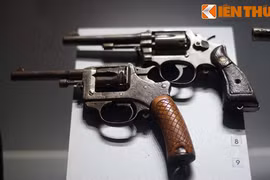 Xúc động ngắm kỷ vật vô giá của Cách mạng tháng 8 