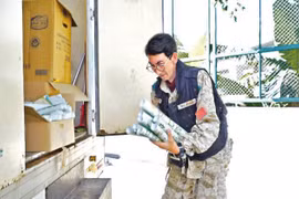 Diễn viên 1,9 m của "Lộc Đỉnh Ký 1998" làm bảo vệ