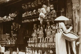 Soi các mặt hàng bán ở chợ Tết Trung thu Hà Nội xưa