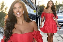 Nữ MC đình đám Maya Jama trễ nải táo bạo trên phố