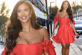 Nữ MC đình đám Maya Jama trễ nải táo bạo trên phố