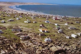 Kỳ lạ ngôi làng sống thời nguyên thủy ở Uruguay