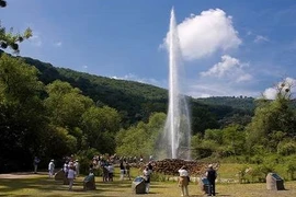 Những mạch nước phun trào đẹp tuyệt mỹ trên thế giới