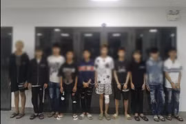 Bắt 11 đối tượng mang hung khí tấn công người dân, cướp xe máy