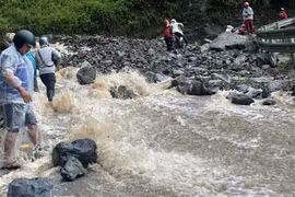 CSGT ở Hà Giang trắng đêm ứng cứu du khách và người dân