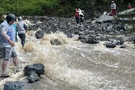 CSGT ở Hà Giang trắng đêm ứng cứu du khách và người dân