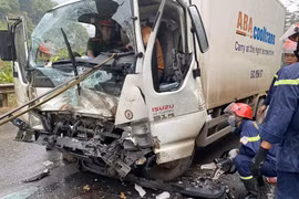 Sơn La: Phá cabin xe tải giải cứu tài xế bị thương mắc kẹt