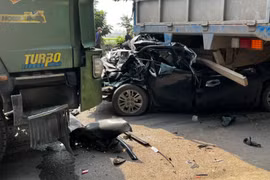 Vụ tai nạn ô tô lọt giữa gầm xe tải, 1 người tử vong