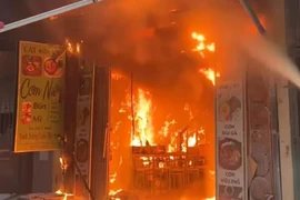 Hà Nội: Quán cơm bất ngờ bốc cháy, kèm theo tiếng nổ