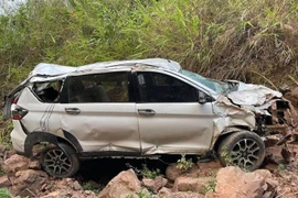 Điện Biên: Ô tô lao xuống vực sâu, gia đình 5 người thoát nạn