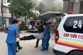 Kịp thời ngăn chặn cụ ông 78 tuổi lên cầu Nhật Tân tự tử