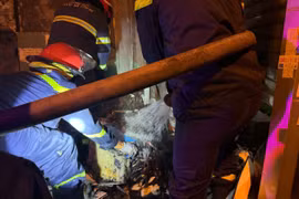 Kịp thời sơ tán 4 người thoát khỏi đám cháy ở Hà Nội